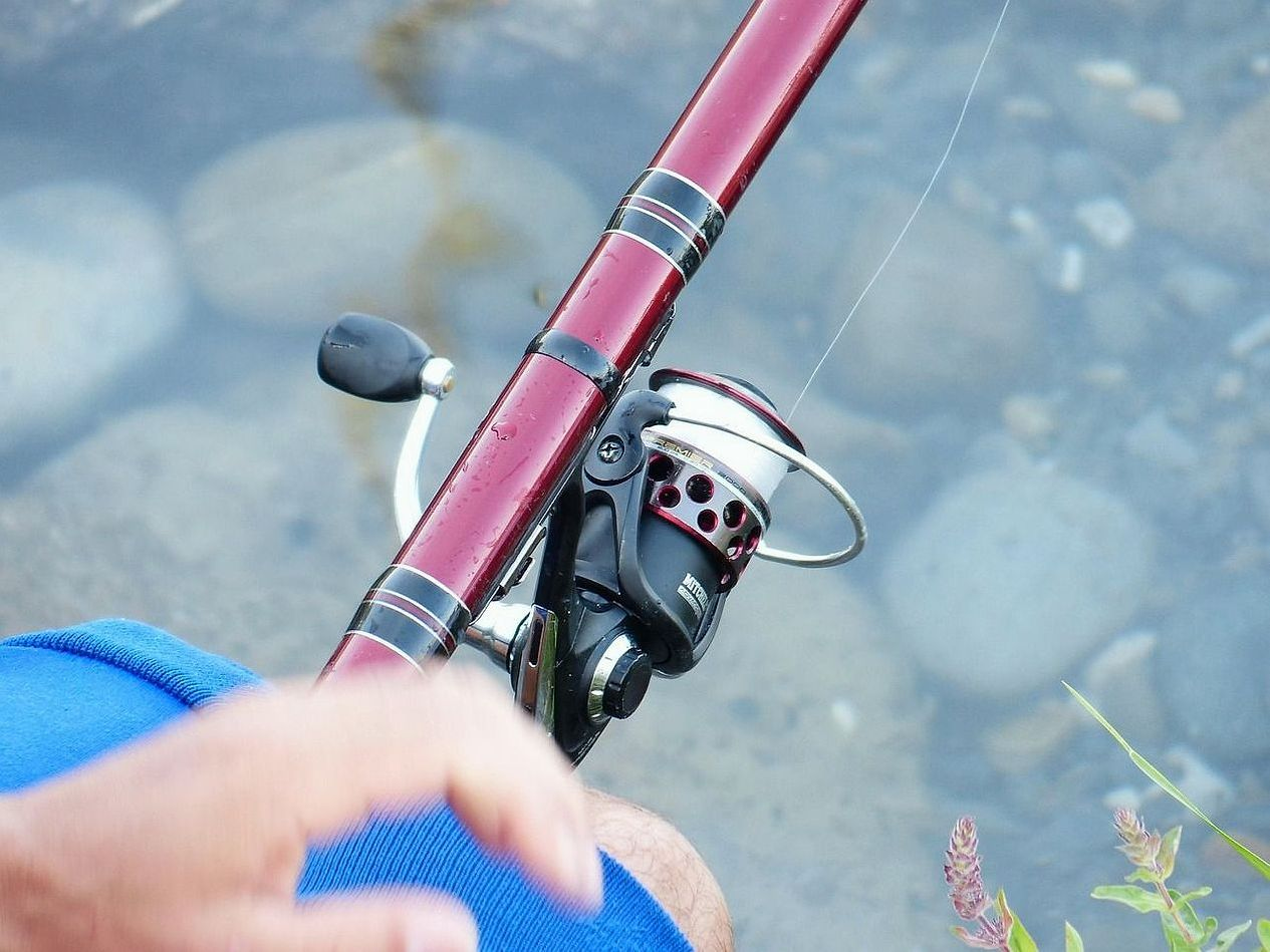 Spinning rod guides reduce friction